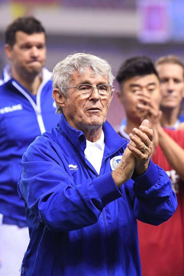 金年会-包含亚冠今晚再迎强敌，洛杉矶湖人手感冰凉，主帅态度——底气十足，轮换策略成焦点的词条
