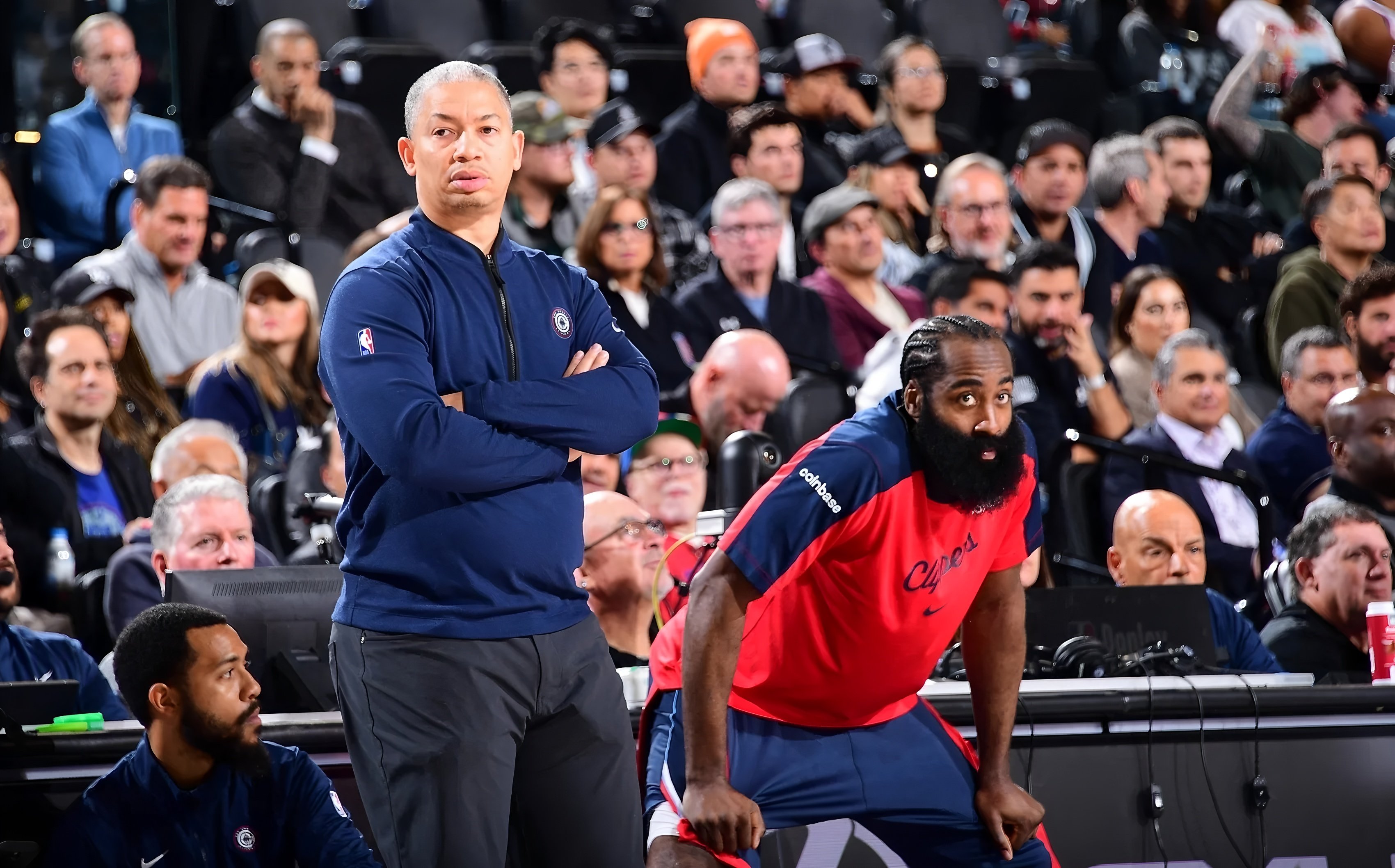 包含加时末段NBA常规赛焦点战，洛杉矶快船战术微调，赛场秩序良好，医务组通报恢复的词条