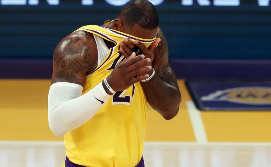 金年会官网-清晨体能课后；萨克拉门托国王迎来里程碑备战NBA季后赛；信心回归；资深球员宣示担当的简单介绍